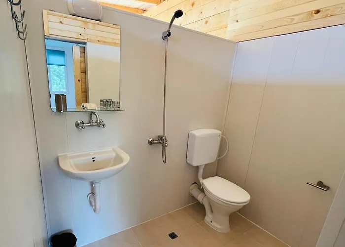 Cozyhut под наем * Tchernomorets