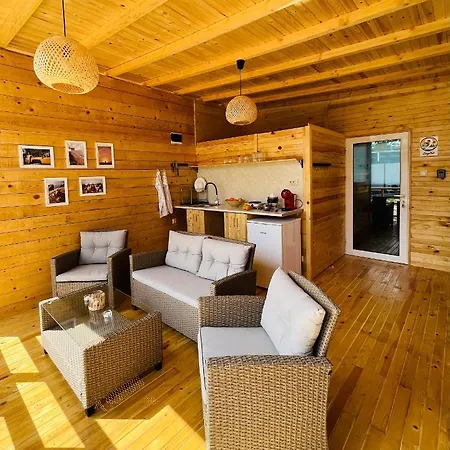 Cozyhut под наем Hébergement de vacances Tchernomorets
